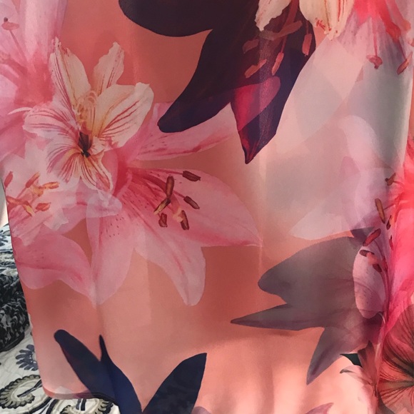 I got this while on vacation in England it’s a size large - Picture 6 of 7